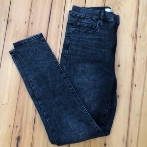 Gap jeans size 28r